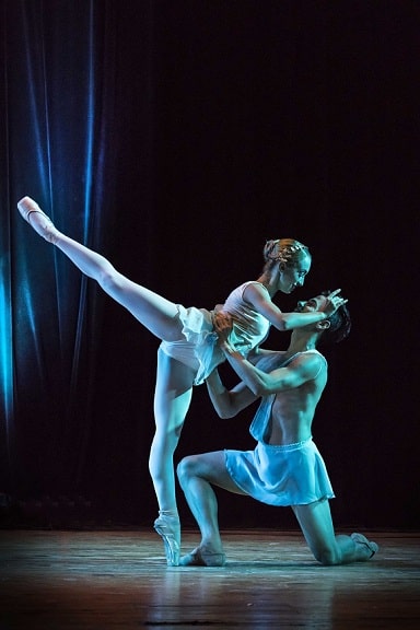 El Ballet de Camagüey se fusiona con la más legendaria de las artes escénicas 1 min