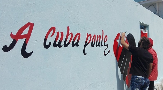 Una pintura mural le pone corazon a Cuba Cienfuegos y Fidel